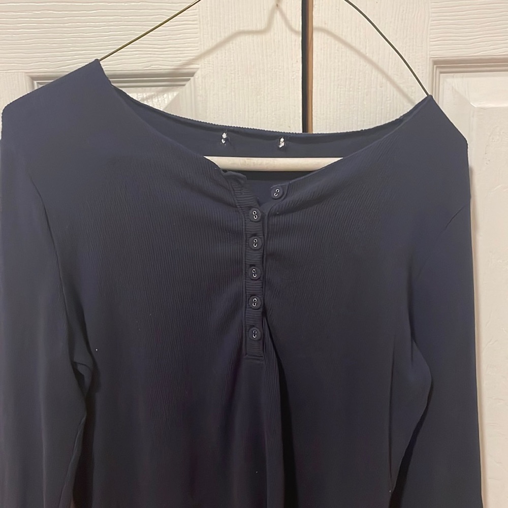 Navy size XL long sleeve Yakira Bella shirt